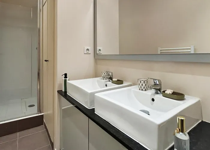 Duplex En Plein Centre De * Nimes